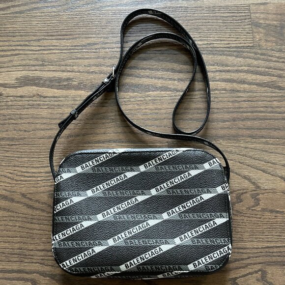 Balenciaga Everyday Logo Camera Bag - Picture 2 of 5